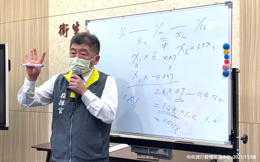 衛福部長陳時中表示，他傾向明年不調漲健保費。 圖：指揮中心／提供（資料照）