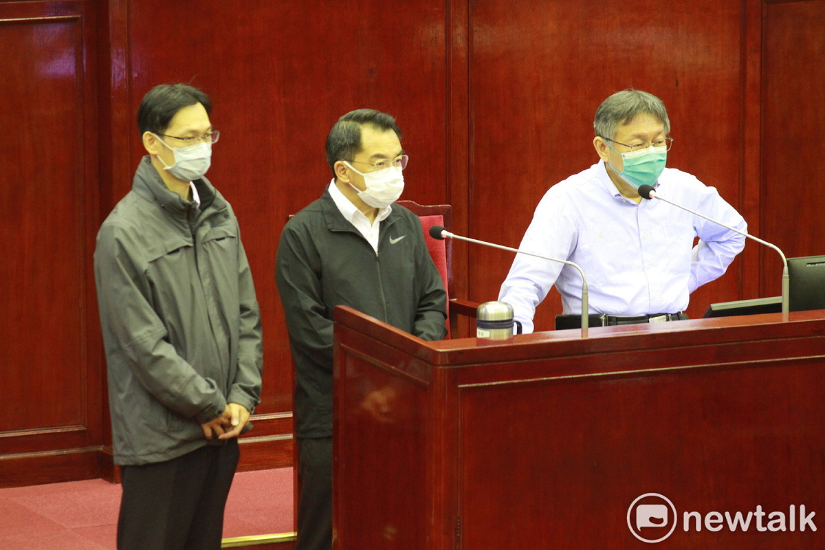 台北市長柯文哲（右）、北市警察局長楊明源（中）、北市警局大安分局行政組長陳文鐘（左）。 圖：周煊惠 / 攝（資料照）