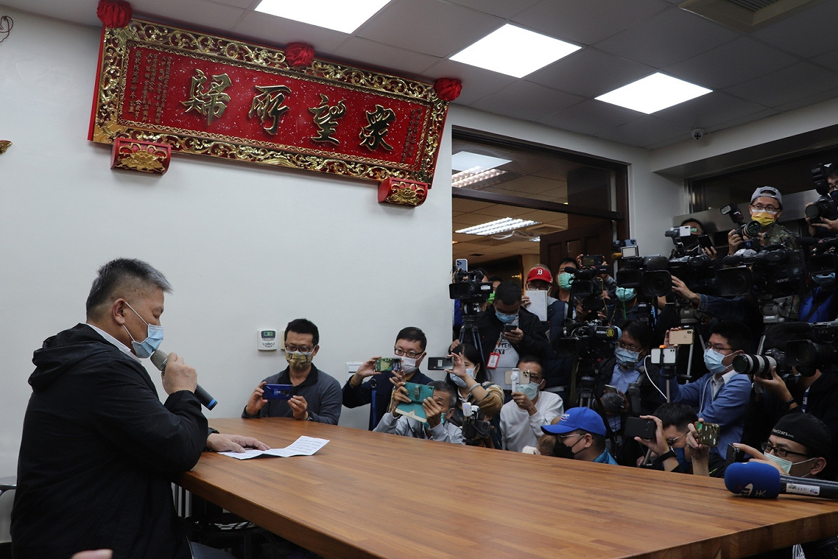 顏清標針對欠債傳聞發表聲明稱「投資事業總是有賺有賠」。 圖：顏寬恒服務處提供