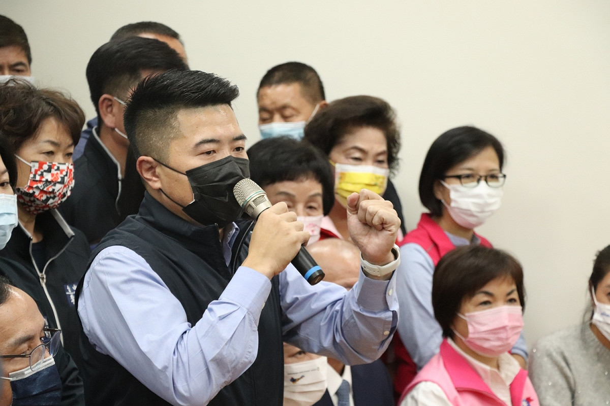 顏寬恒參選起手式，訴求「改變中的顏寬恒」 圖：顏寬恒服務處／提供