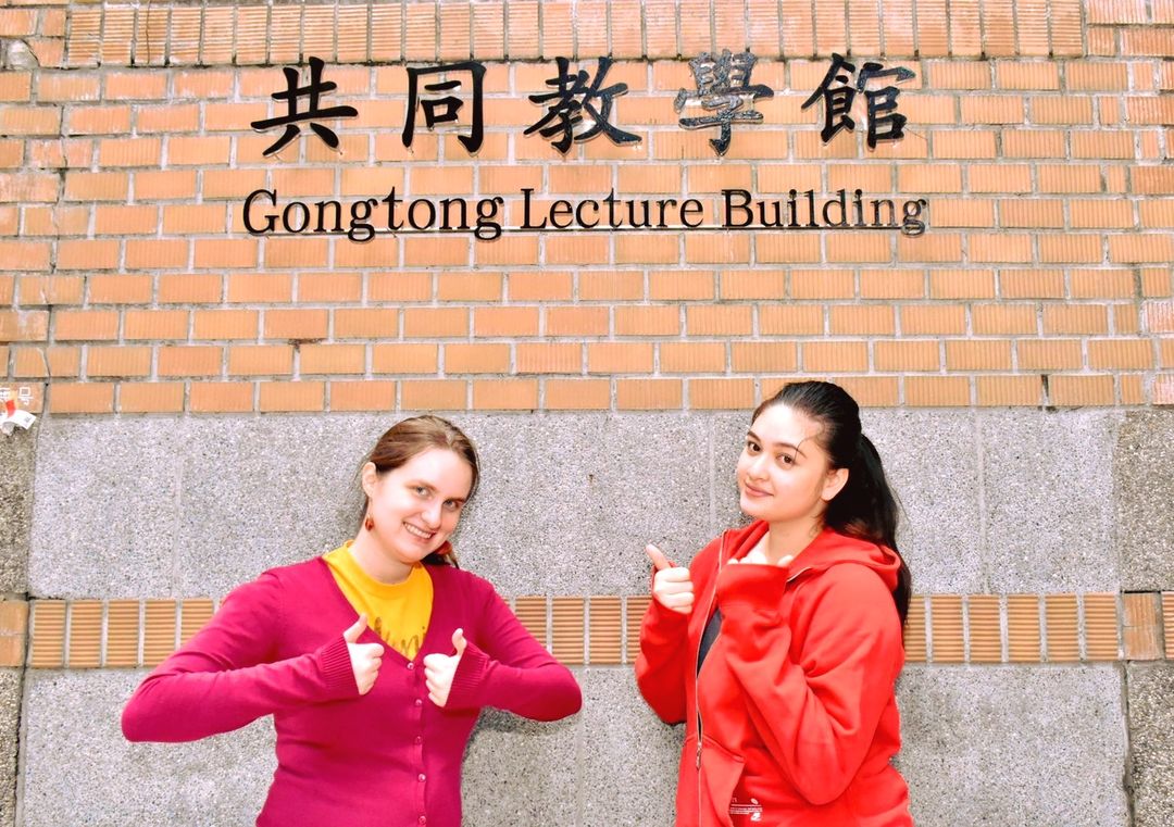 國立臺灣大學昨(10日)於臉書發布資訊，公告校內教學館英譯採音譯，利於與外籍師生溝通。 圖 : 翻攝國立臺灣大學臉書