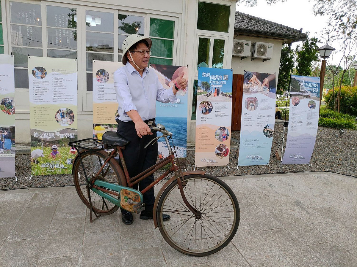 屏東舊城騎遇記由屏東縣長潘孟安擔任領騎，邀請民眾用腳踏車深度體驗屏東。  圖／屏東縣府