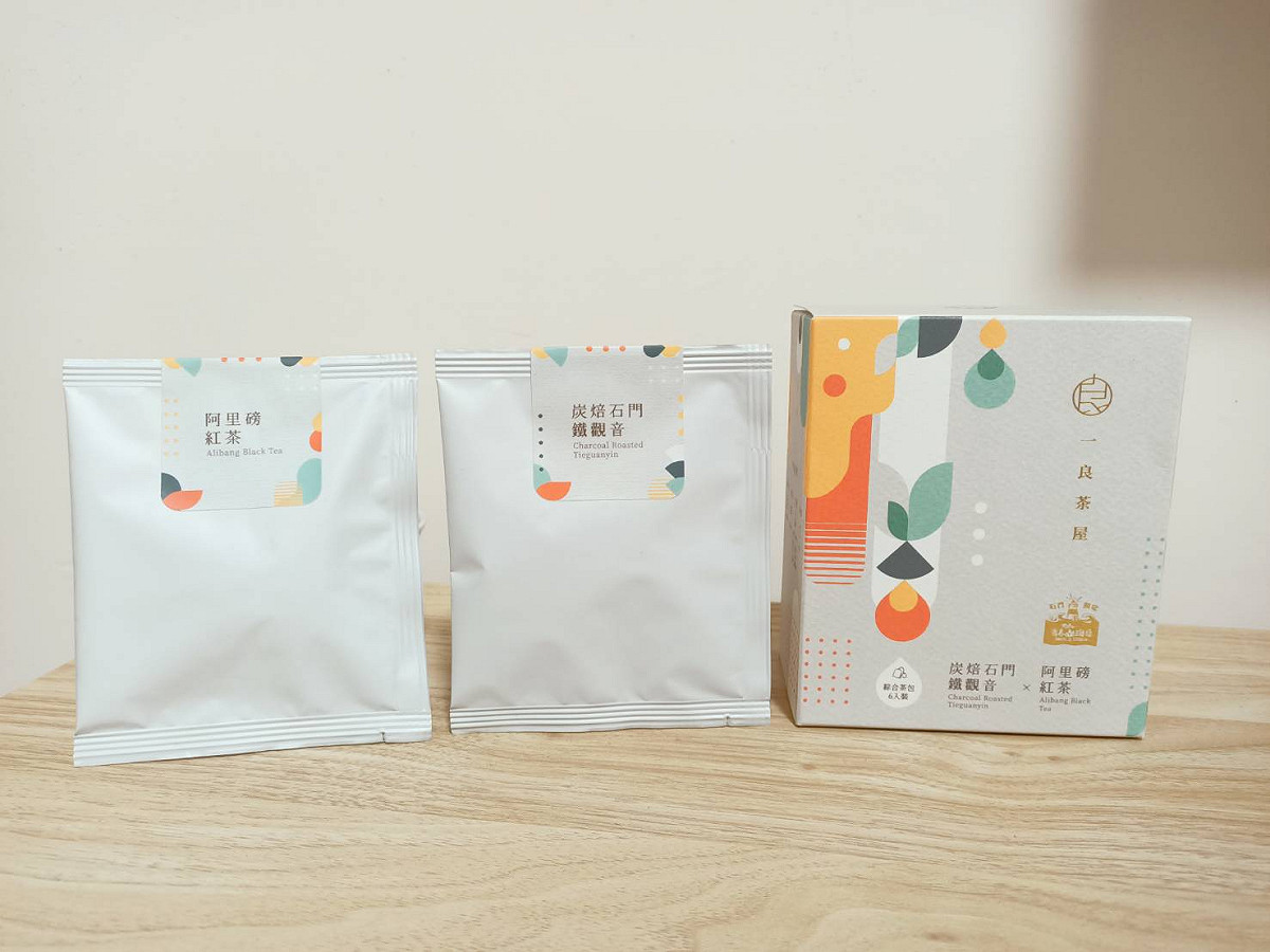 青春山海線合作店家石門一良茶屋，今年推出特色新品的「阿里磅紅茶」及「炭焙鐵觀音」茶包組合。 圖：新北市經發局提供