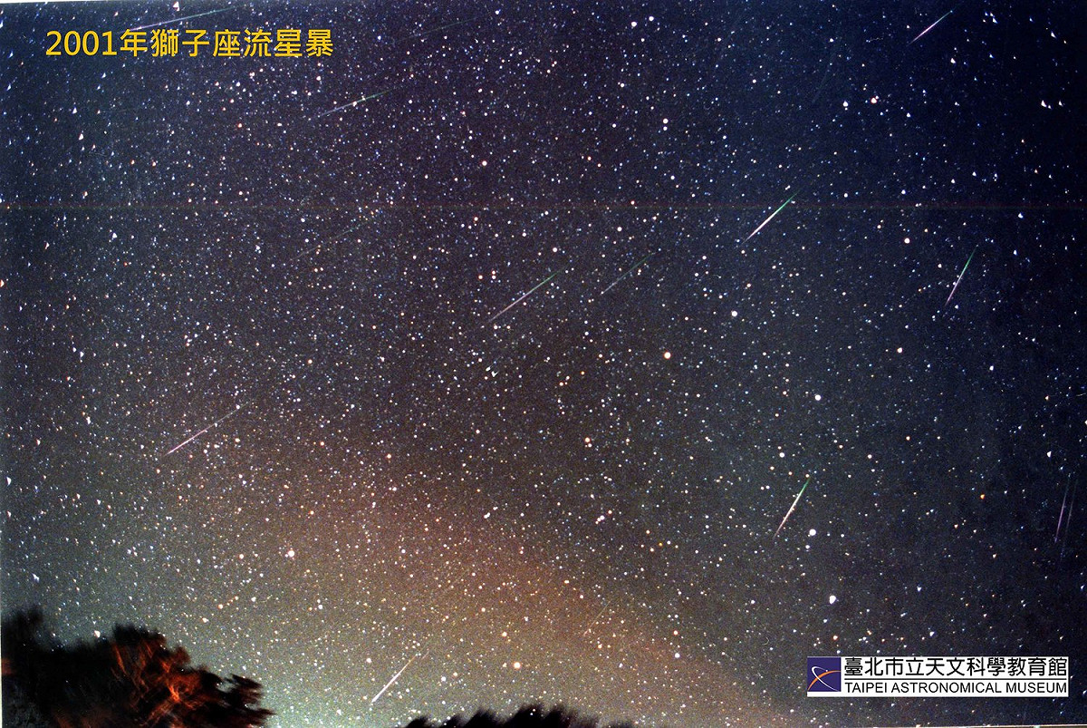 獅子座流星雨，今年可能在11月19日前後出現每小時200顆以上的盛況(圖為2001年獅子座流星暴)。 圖：台北天文館／提供