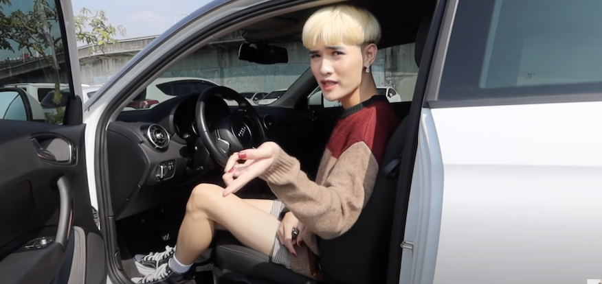 網紅鍾明軒開箱新車。 圖：翻攝yt/鍾明軒