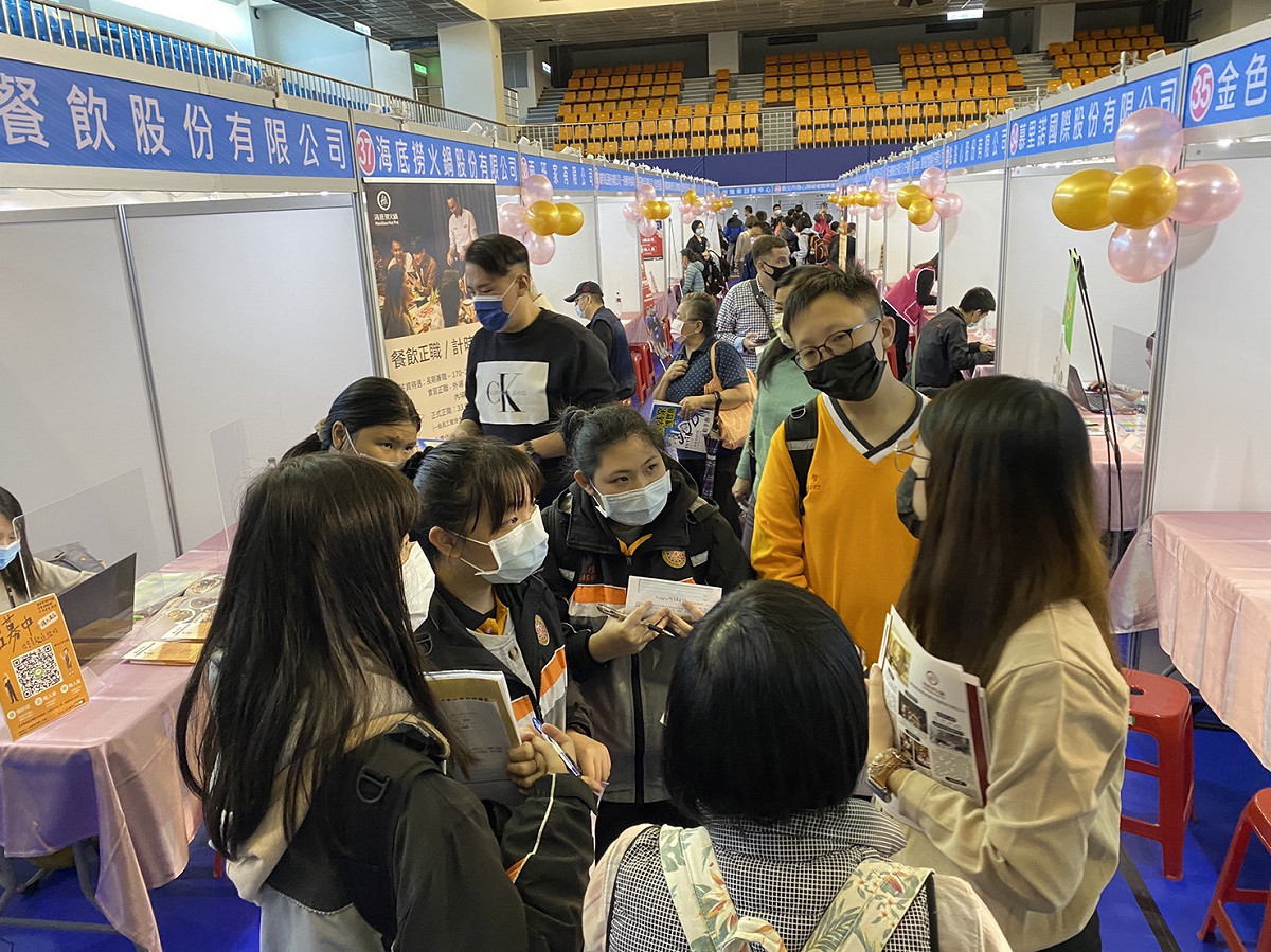 新北勞工局今日三重體育館舉辦年末最大場就業博覽會。 圖：新北市就服處提供