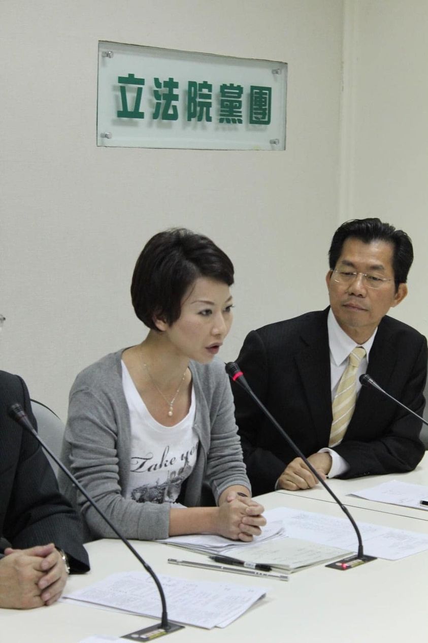 民進黨立委陳亭妃表示，先前與李應元共事，覺得他是位溫暖的前輩。 圖 : 翻攝自陳亭妃臉書