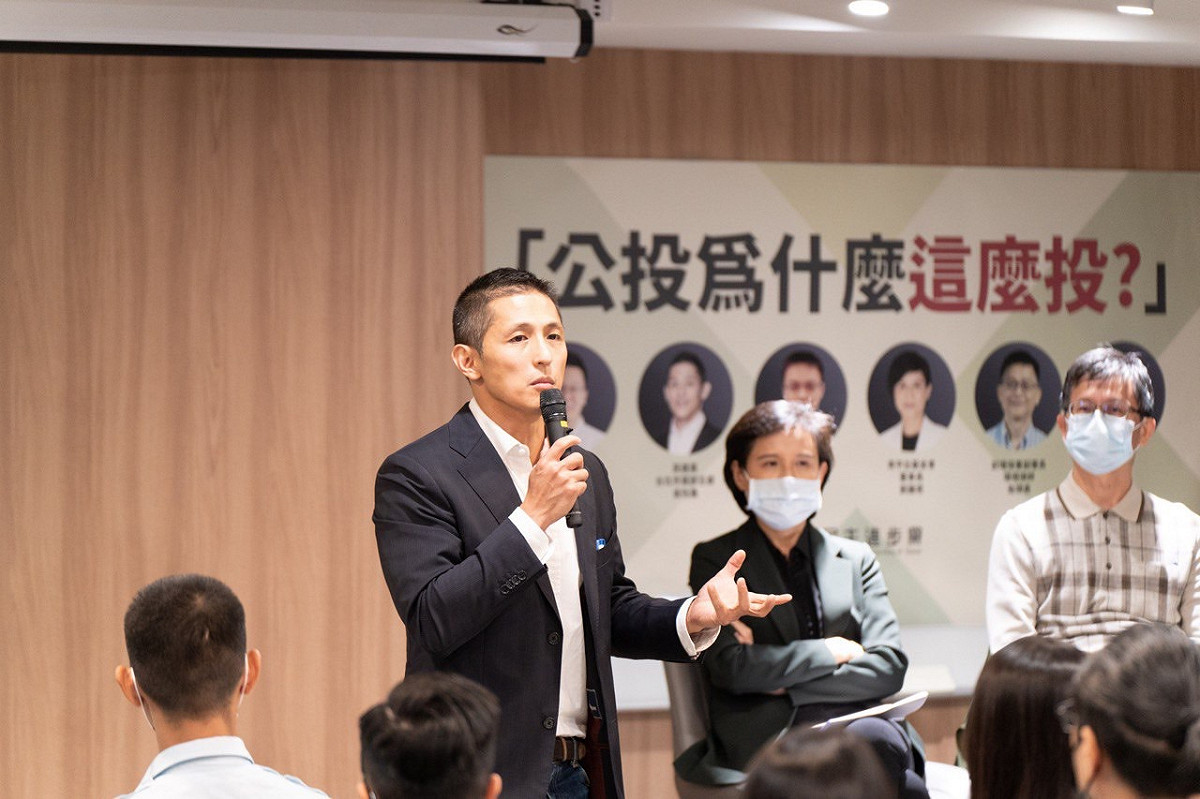 吳怡農認為，台灣採取的食安標準都與國際一致、甚至更嚴格，政府決策並無犧牲民眾食安。 圖：民進黨提供