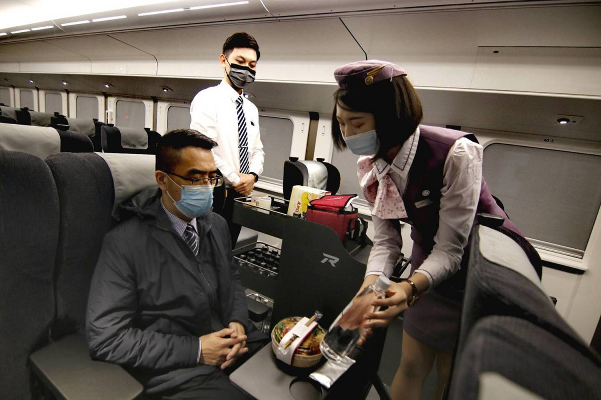 EMU3000型列車將設有商務艙「騰雲座艙」，並提供餐飲服務。 圖：台鐵／提供