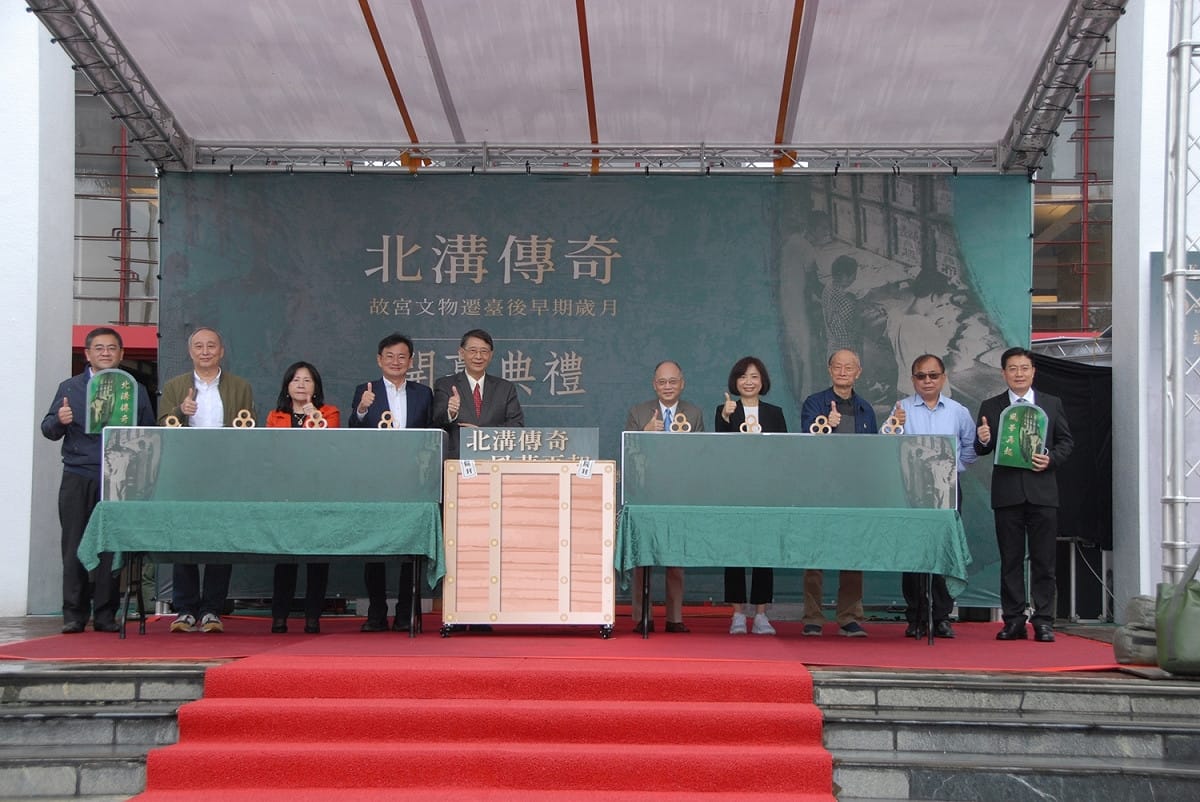 立法院林志嘉秘書長、故宮博物院吳密察院長、立委黃國書、何欣純等貴賓一起為活動揭幕。 圖：立法院/提供