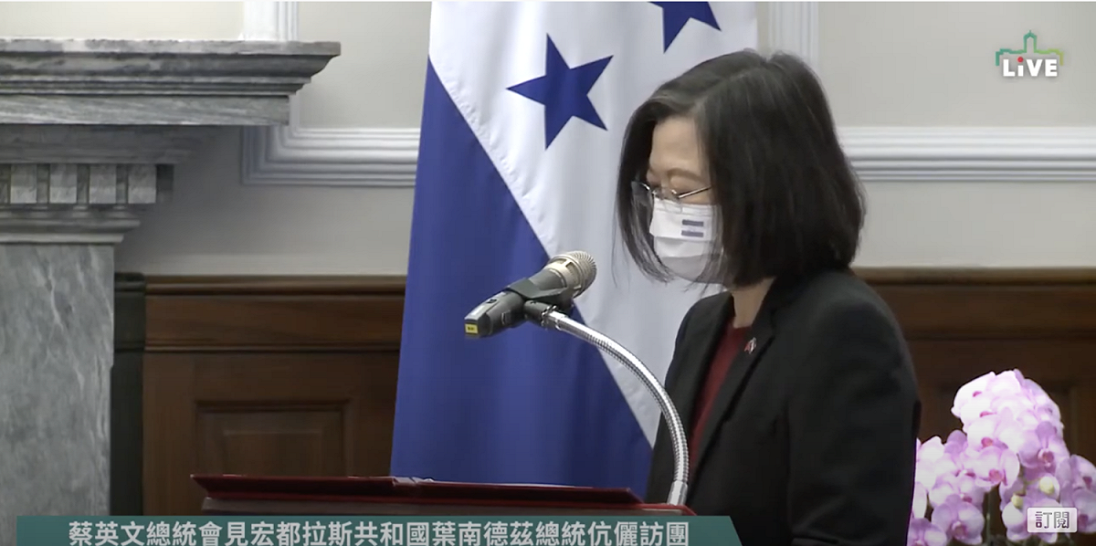 總統蔡英文今（13）日接見宏國總統葉南德茲（ Juan Orlando Hernández ）。 圖：擷自總統府影片