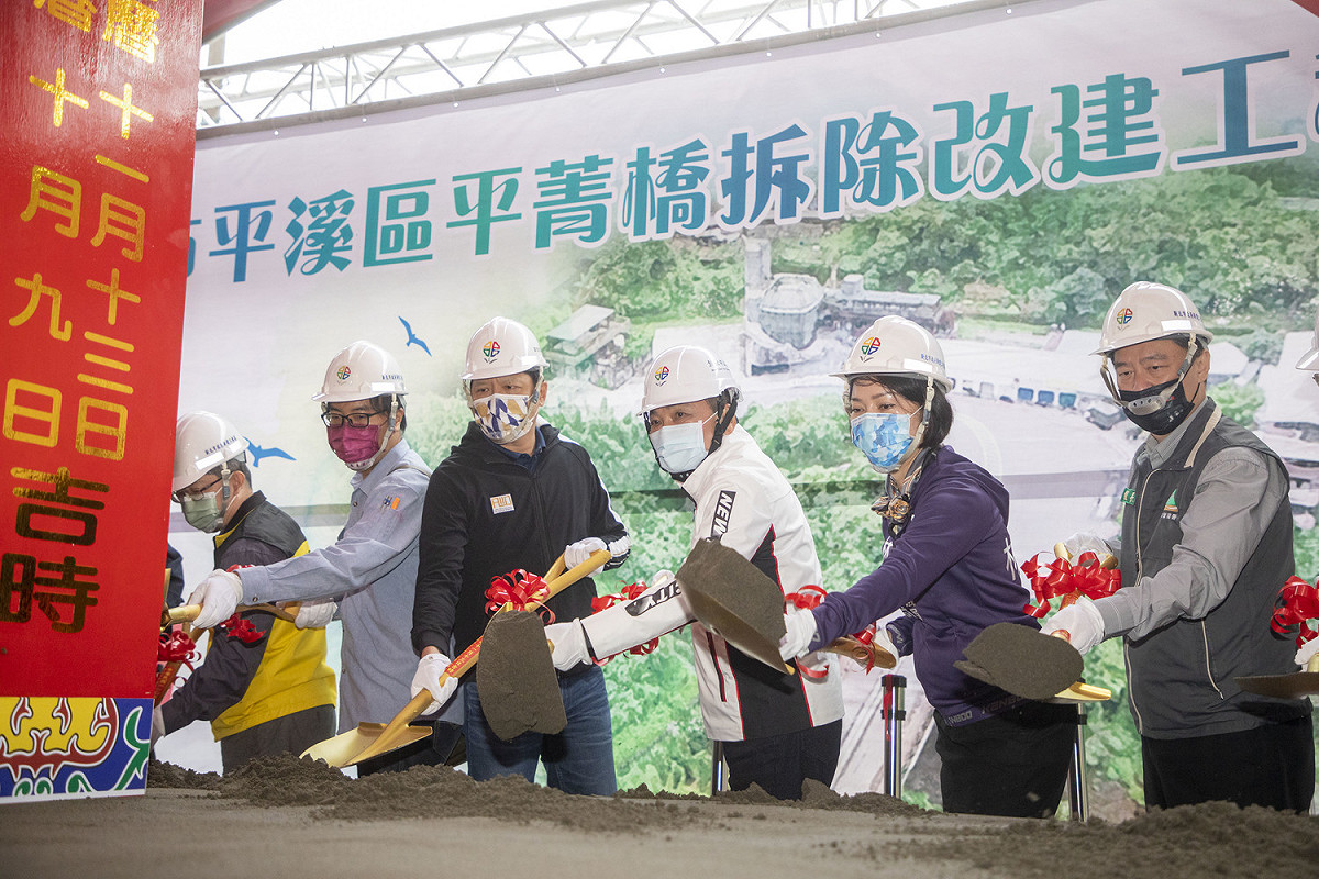 侯友宜出席主持平菁橋改建開工動土典禮。 圖：新北市新聞局提供