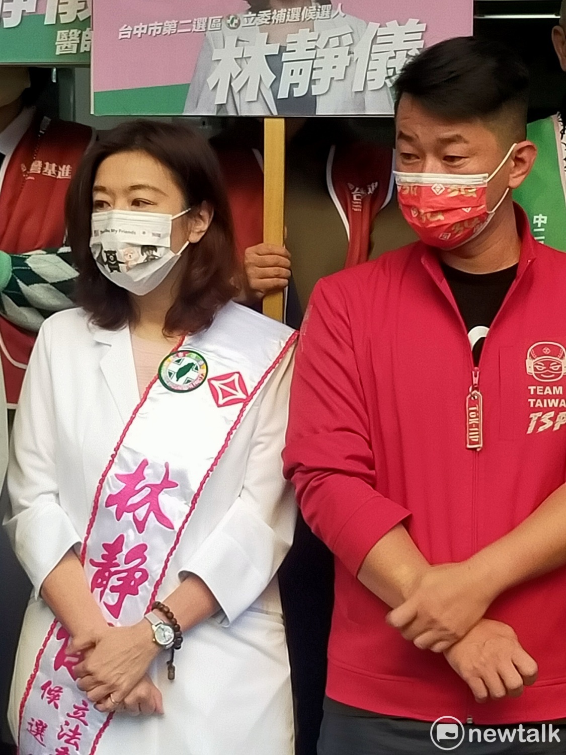 林靜儀的競選綵帶充滿基進黨紅色的元素。 唐復年/攝