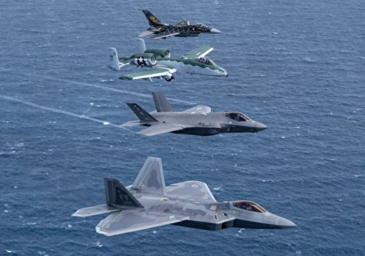 美國空軍 F-22、F-35、F-16、A-10 四架戰機齊飛，畫面震撼。 圖 : 翻攝自美國空軍