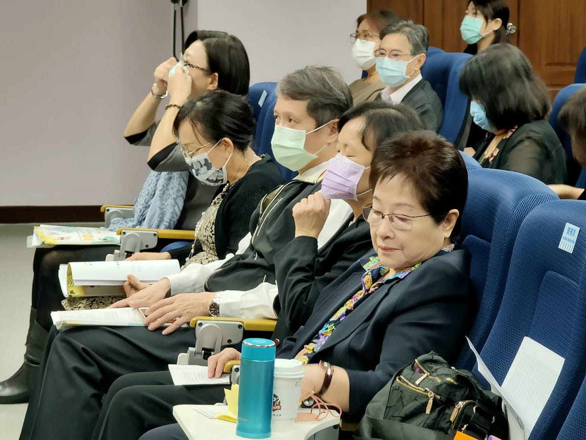 合照第一排右起：陳節如、鍾錦季、陳瑞嘉、陳靜江。 圖：新北市勞工局提供