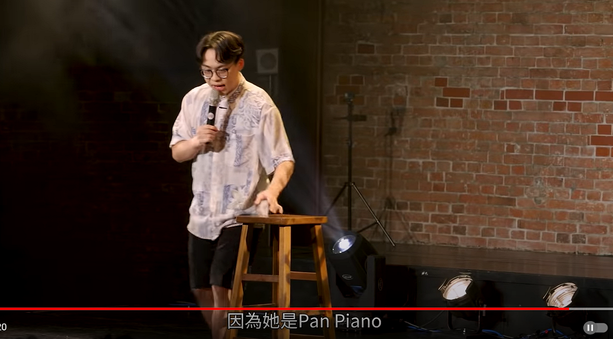 賀瓏在脫口下大開Pan Piano黃腔。 圖：翻攝自賀瓏YouTube頻道