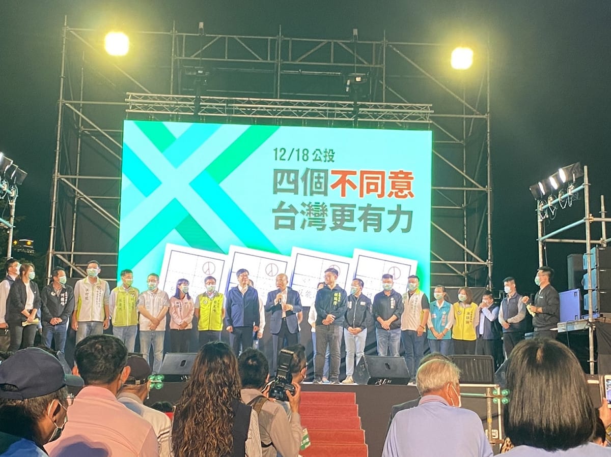 民進黨立委賴瑞隆於15日舉辦四大公投說明會，邀集副總統賴清德、行政院長蘇貞昌、高雄市長陳其邁。 圖：民進黨提供(資料照)