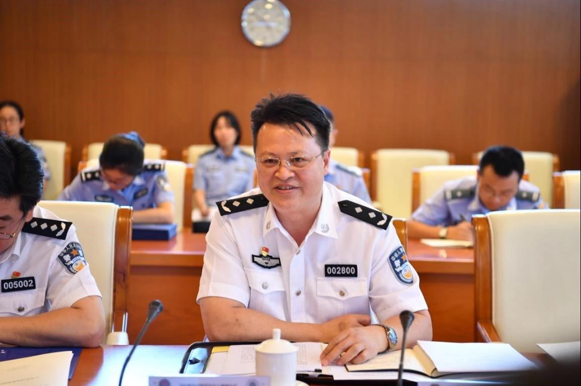 國際刑警組織執委會將在本屆大會改選，中國提名公安部國際合作局副局長胡彬郴（前）角逐，引發國際反對聲浪。 圖：翻攝自中國人民公安大學