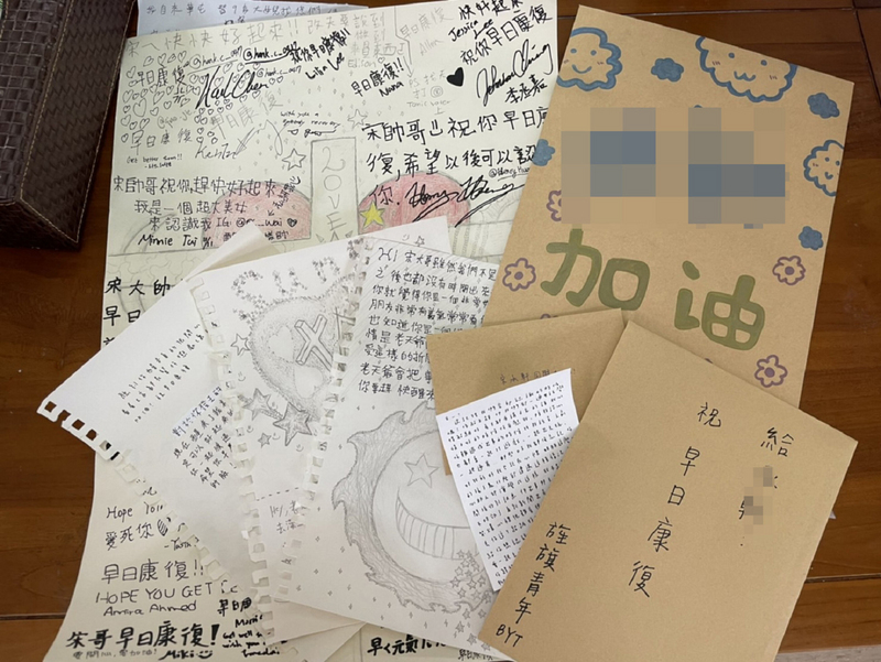 台中市宋姓男大生開車擦撞瑪莎拉蒂遭毆傷案，男大生病況恢復良好，15日已轉到普通病房，他感謝大家幫忙與給他祝福的卡片。 圖：中央社/宋母提供