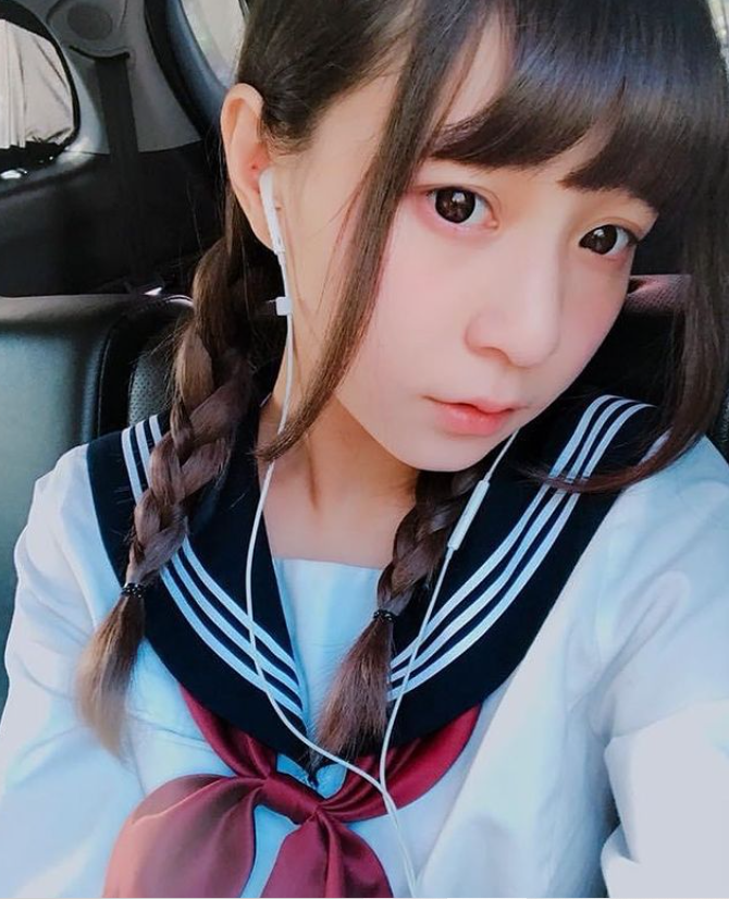 本本為反骨男孩成員之一。 圖：翻攝自本本IG