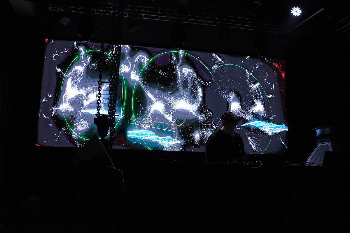 北台灣首度舉辦的「波響—AudioVisual數位音像表演」邀請6組藝術家以淡水山水風光融合古蹟群的文化底蘊，利用影像結合聲音連動演出全新的內容。 圖：淡水古蹟博物館提供