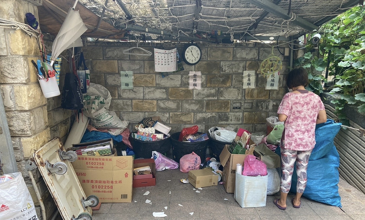 寶石金典大廈資源回收貯存區改造前。
