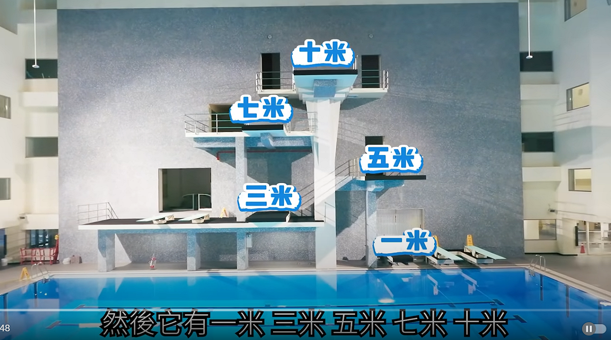 谷阿莫租了不同高度的跳水台實測。 圖：翻攝自谷阿莫YouTube頻道