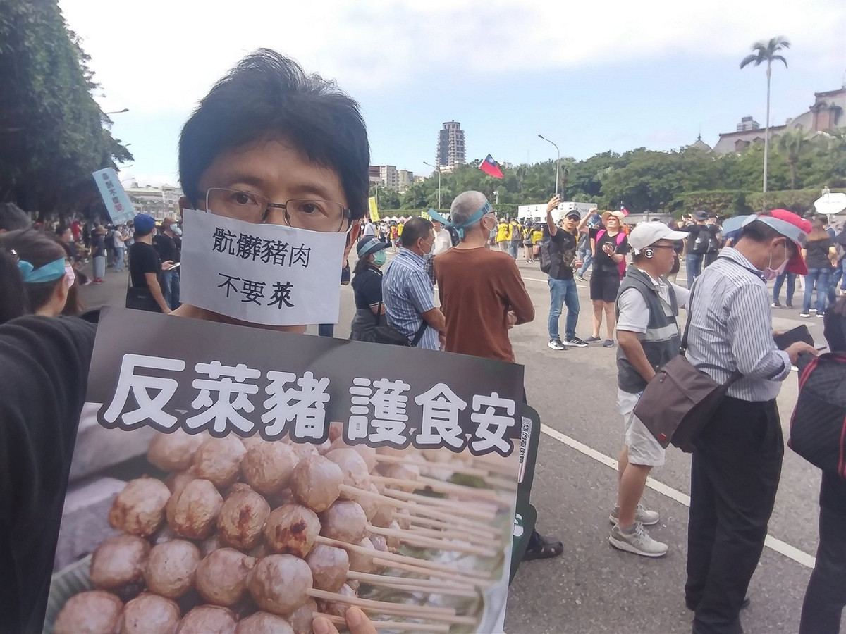 沈政男表示，「吃萊豬，然後換貿易？治國，這麼簡單啊？」 圖：擷取自沈政男臉書
