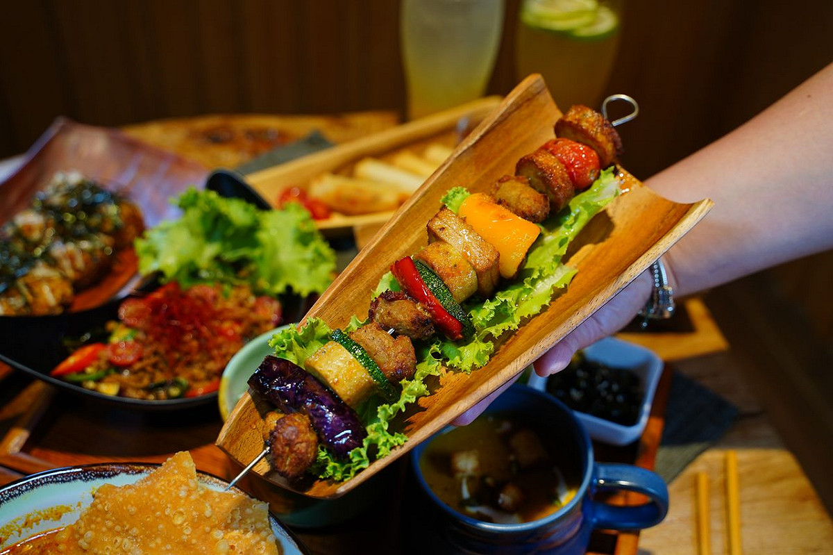 「斐得蔬食」採用南洋辛香料與台灣在地小農蔬果。 圖：斐得蔬食提供