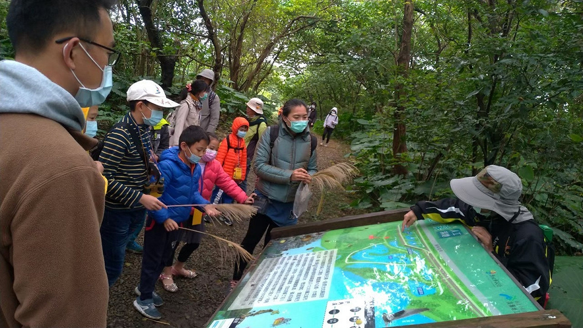 鹿角溪人工濕地導覽解說。 圖：新北市水利局提供