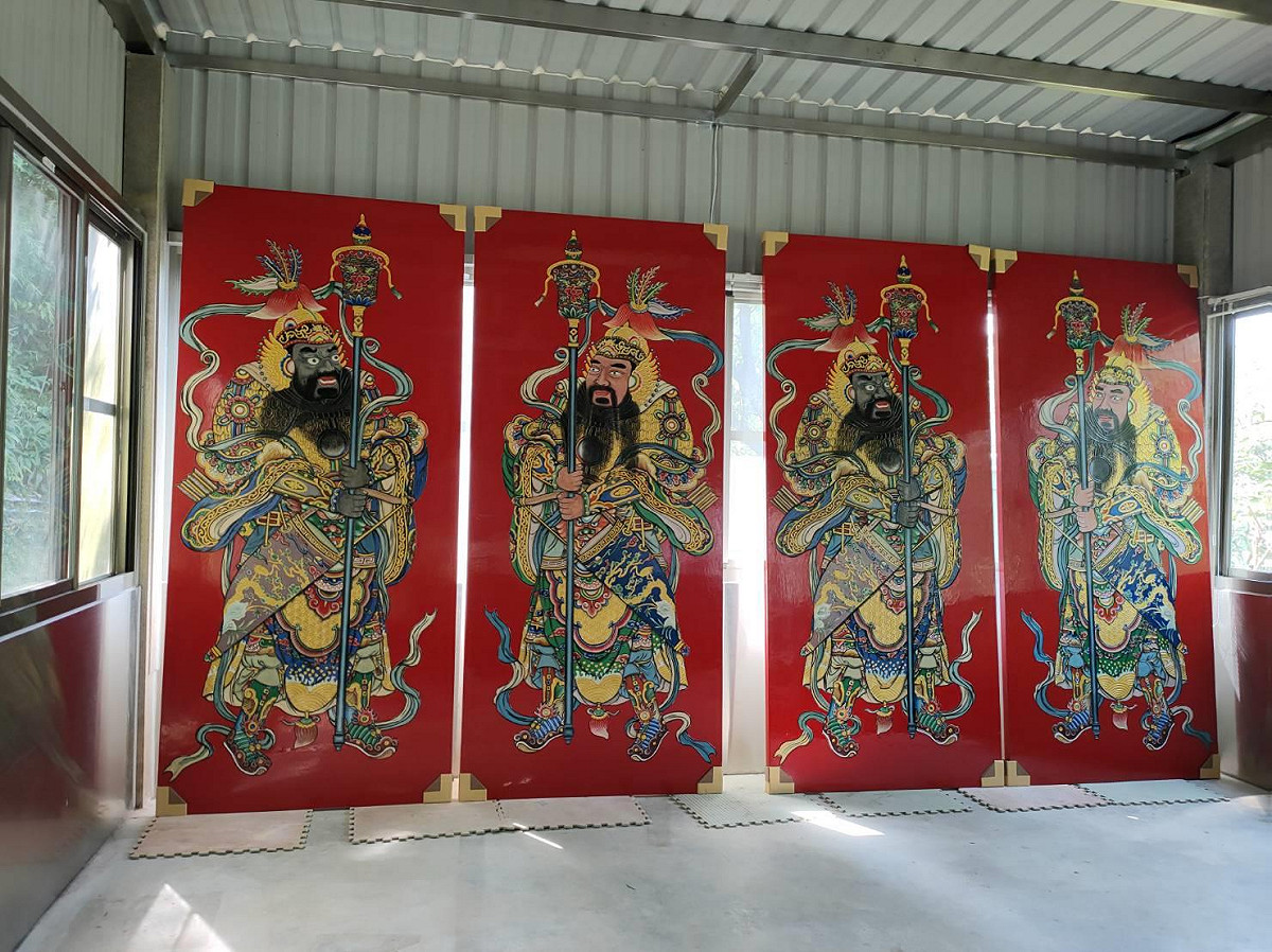 國立國立歷史博物館委託莊武男藝師修復門神彩繪。 圖：新北市文化局提供