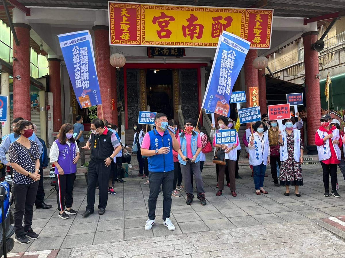 國民黨嘉義市黨部今天在嘉義市永和市場舉行公投宣講。 圖：國民黨嘉義市黨部/提供