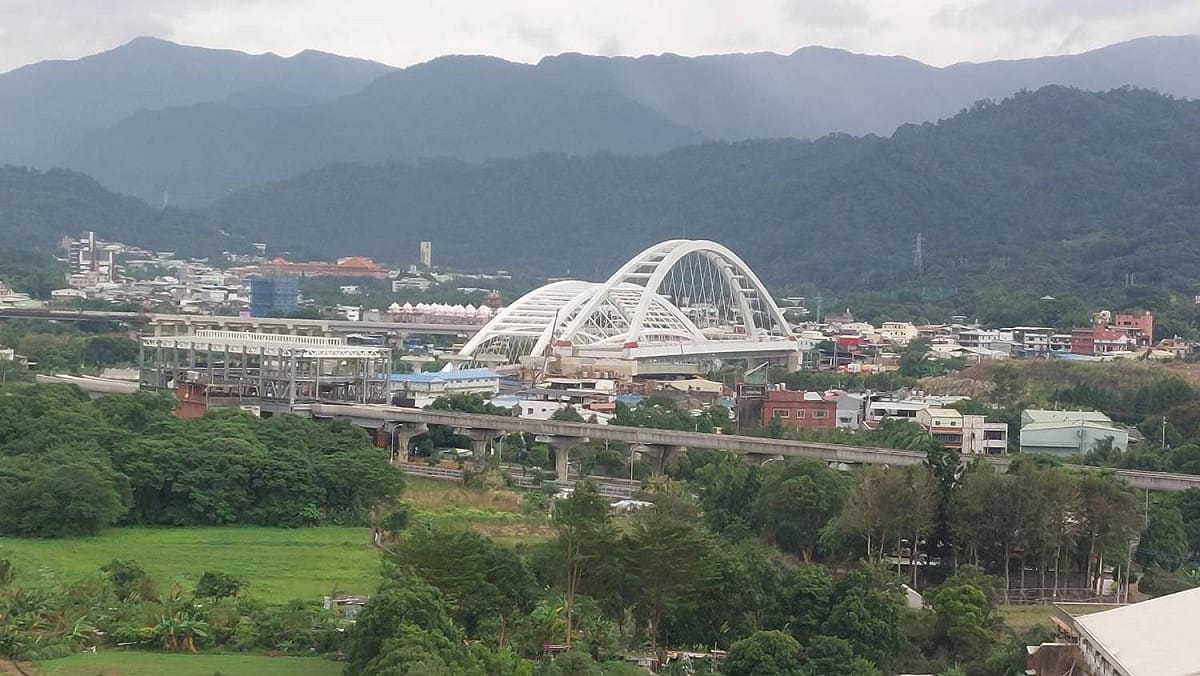 捷運三鶯環狀線灌漿過程中疑發生倒塌事故，造成約4至5名工人慘遭活埋。 圖：新北市消防局提供
