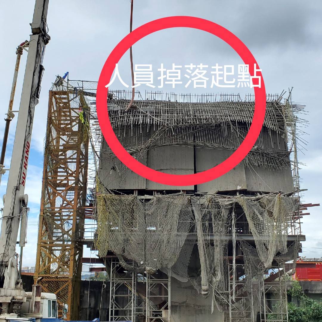 捷運三鶯環狀線灌漿過程中疑發生倒塌事故，造成約5名工人慘遭活埋。 圖：新北市勞工提供