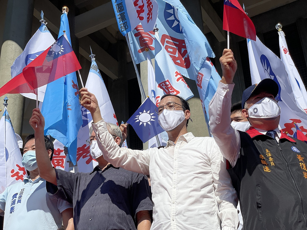 中國國民黨主席朱立倫推動「同舟計畫」，號召失聯黨員回娘家，但被開除黨籍的立委傅崐萁可循此重返國民黨，引發黨內反彈聲浪。 圖：國民黨/提供