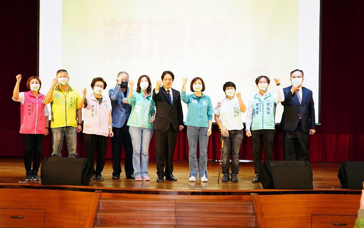 副總統賴清德等人參加太平區公投說明會。 圖：立委何欣純服務處/提供