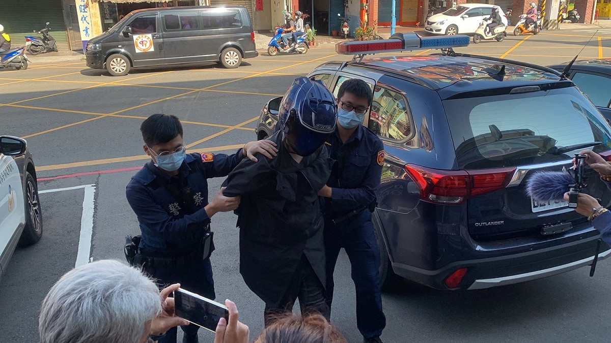 蔣嫌持刀殺害超商店員，對於犯案過程均稱「不知道、忘了」。 圖：林昀真/翻攝