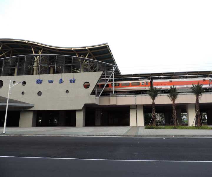 日前有人目擊台鐵局潮州站站務員用BB槍驅趕站內鳥類。 圖：取自台鐵官網