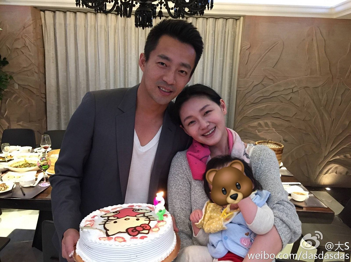 大S（徐熙媛）和汪小菲今日發出聲明表示「已決定和平解除婚姻關係」，而之後也將會共同扶養孩子。 圖：翻攝自微博