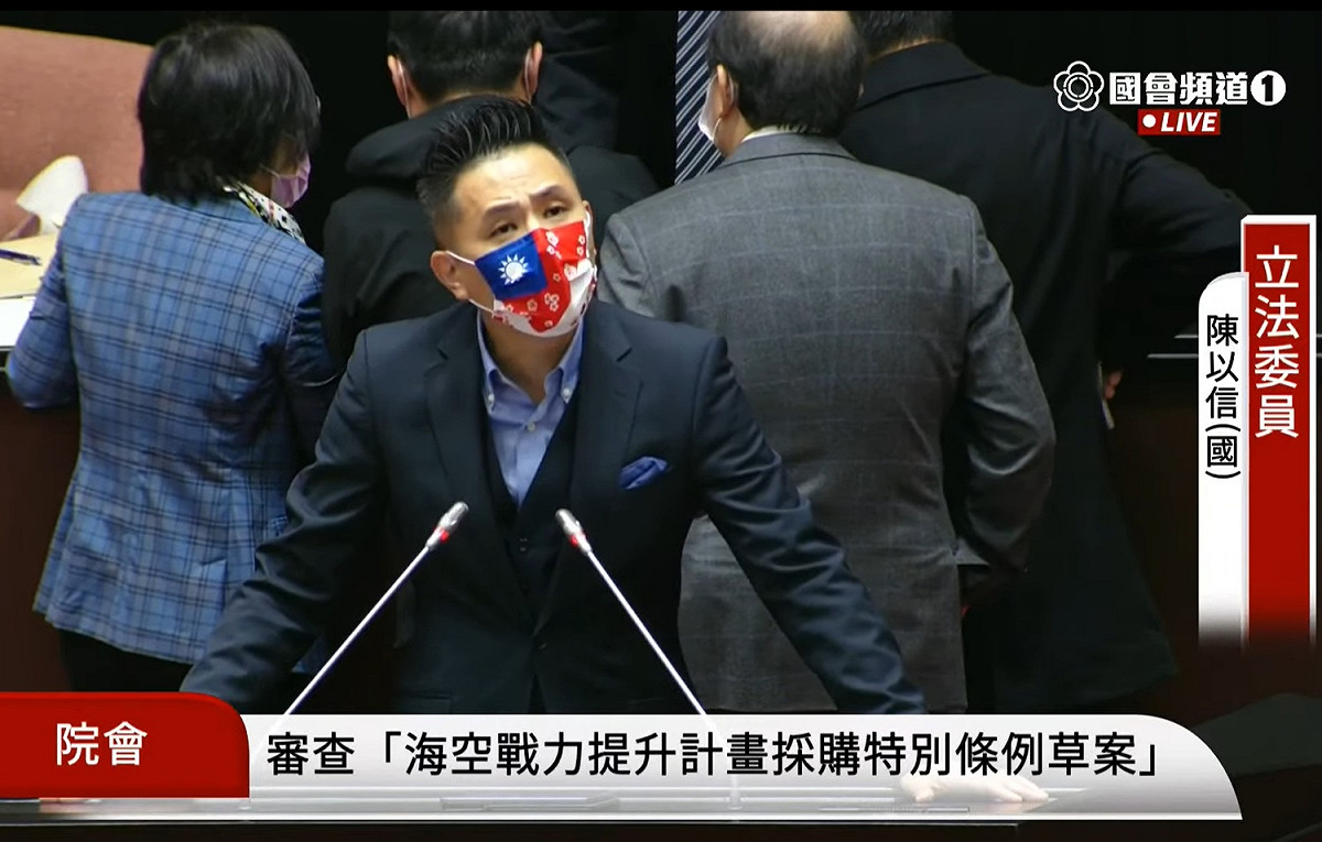 就立法院會審查「海空戰力提升計畫採購特別條例」草案，在野黨立委紛紛表達憂心與不滿。 圖：擷取自國會頻道