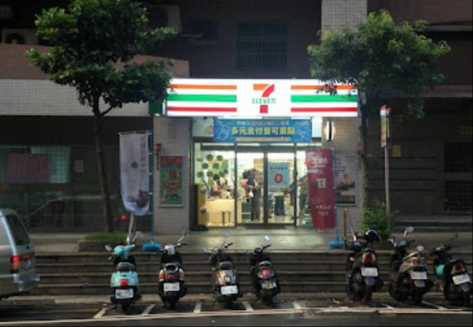 短短2個月一連4起超商店員遇襲，讓人不禁想問為何悲劇一再重演，總要等到事故發生才開始檢討，引爆民怨創下聲量高峰。 image source: Google map
