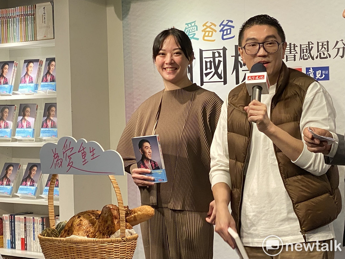 國民黨前立委謝國樑與妻子薇薇。 圖：周煊惠 / 攝