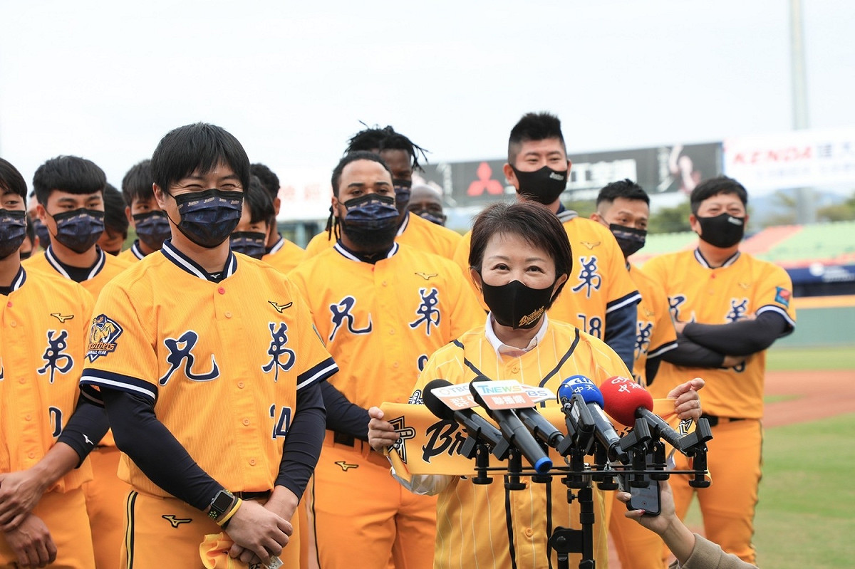 盧秀燕預祝中信兄弟勇奪總冠軍。 圖：台中市政府提供