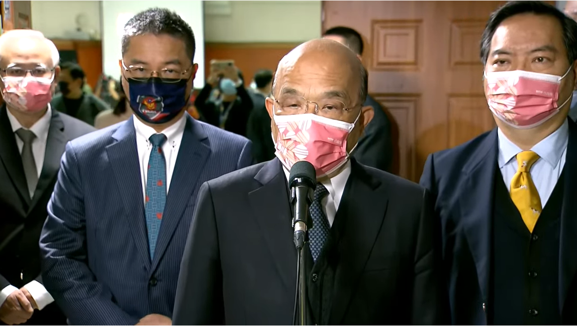 行政院長蘇貞昌今（24）日上午出席「緝毒護台-檢警查獲我國陸上最大宗海洛因毒品案記者會」前受訪。 圖：擷自直播畫面