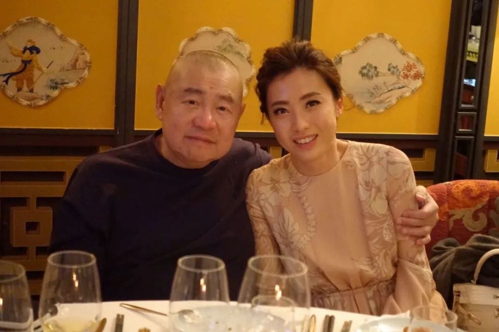 華人置業老闆劉鑾雄夫婦。 圖 : 翻攝視覺中國