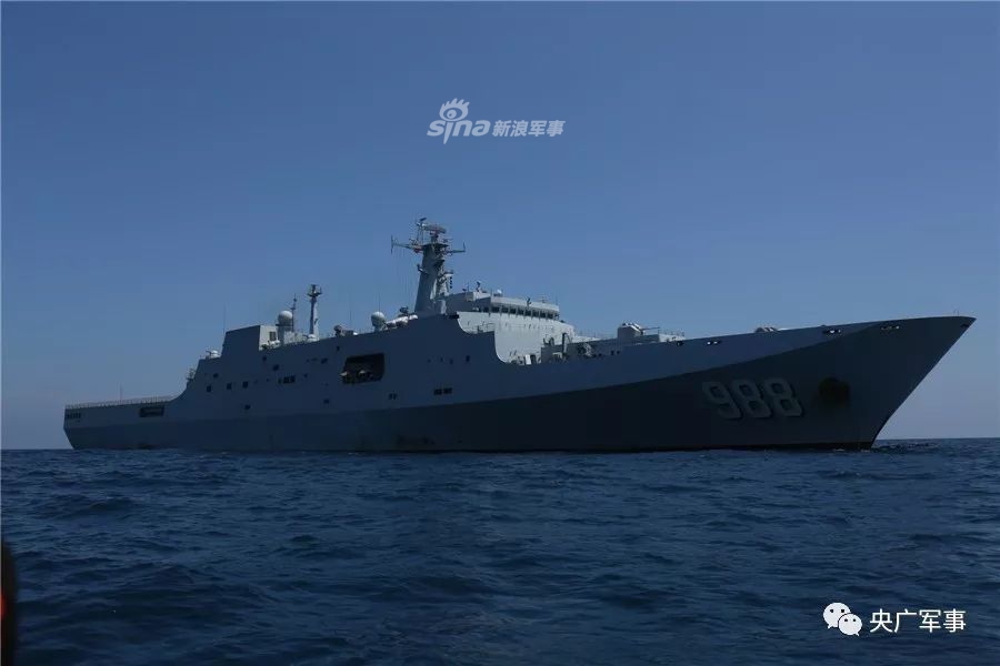 解放軍071型綜合登陸艦「沂蒙山號(988)」 圖：翻攝新浪軍事(資料照片)