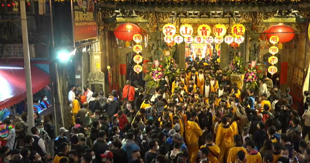 2021艋舺青山王祭登場，警方擴大臨檢。 圖：截取自艋舺青山王臉書直播