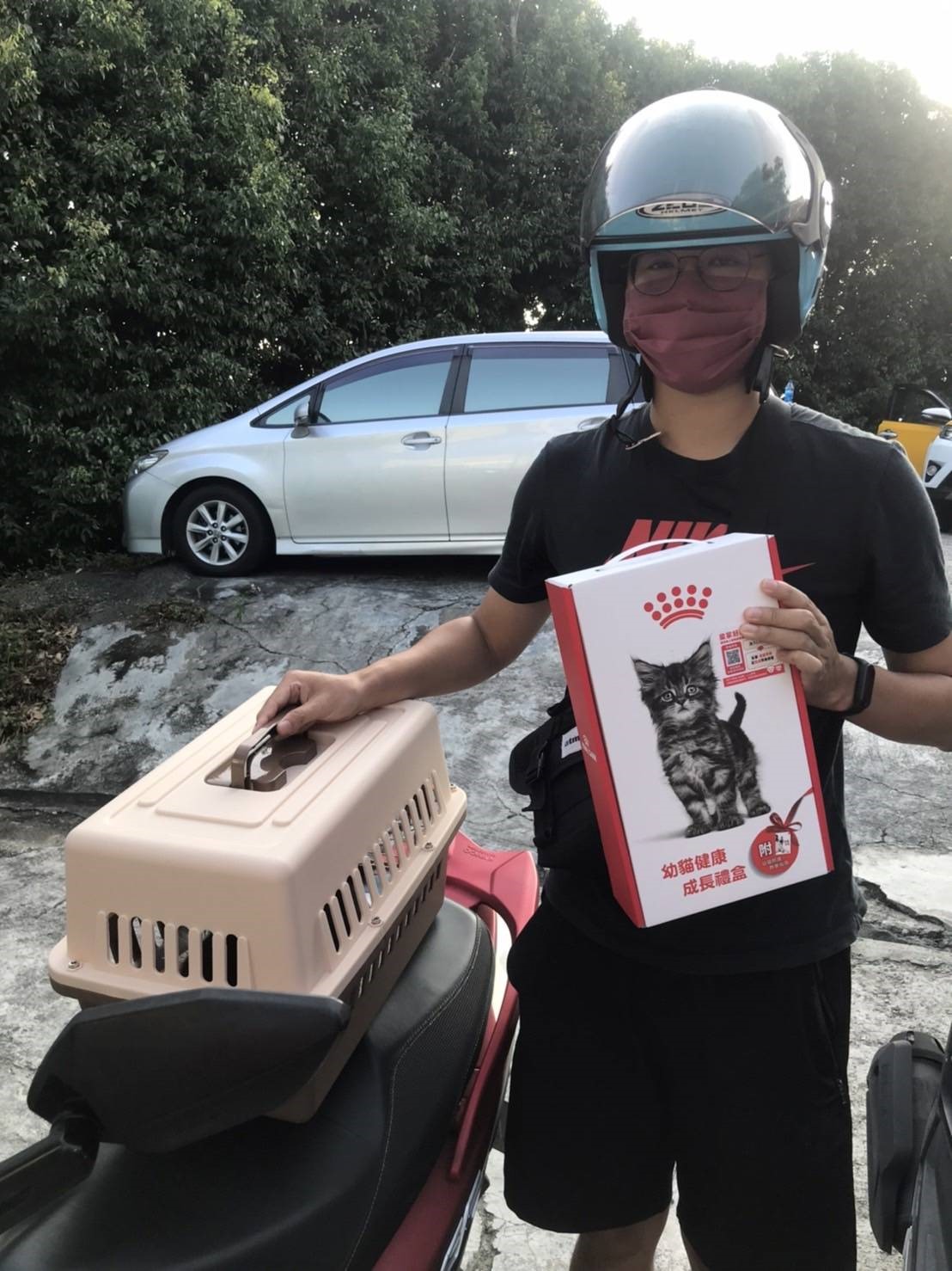 新北市政府動保處「回春雙響炮」推出認養送免費飼料的新措施。 圖：新北市動保處提供