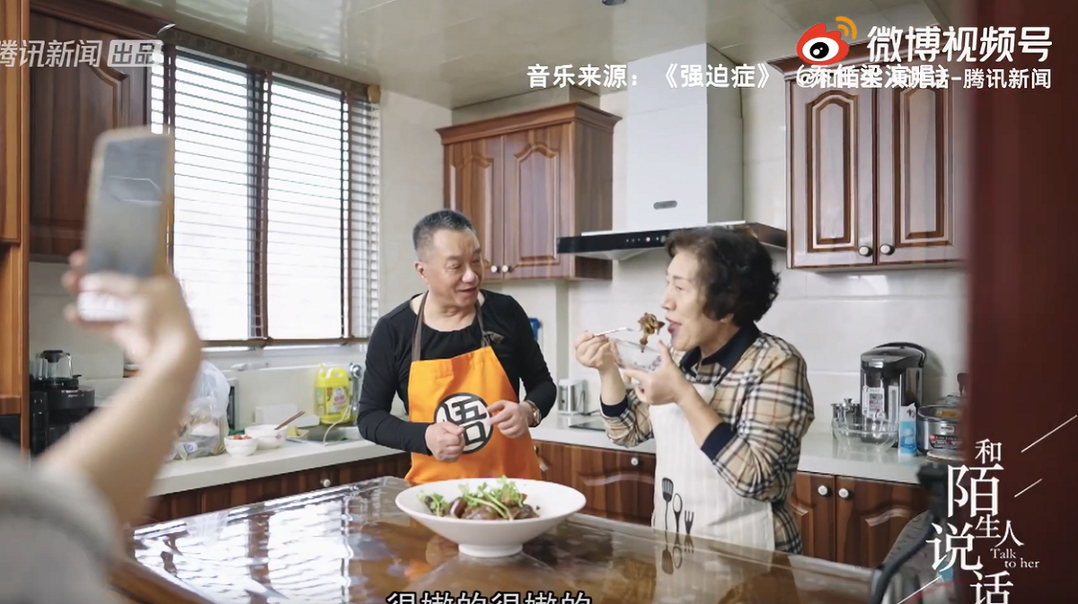 喬康強和高彩萍在兒子過世後轉行當美食博主。 圖：翻攝自微博