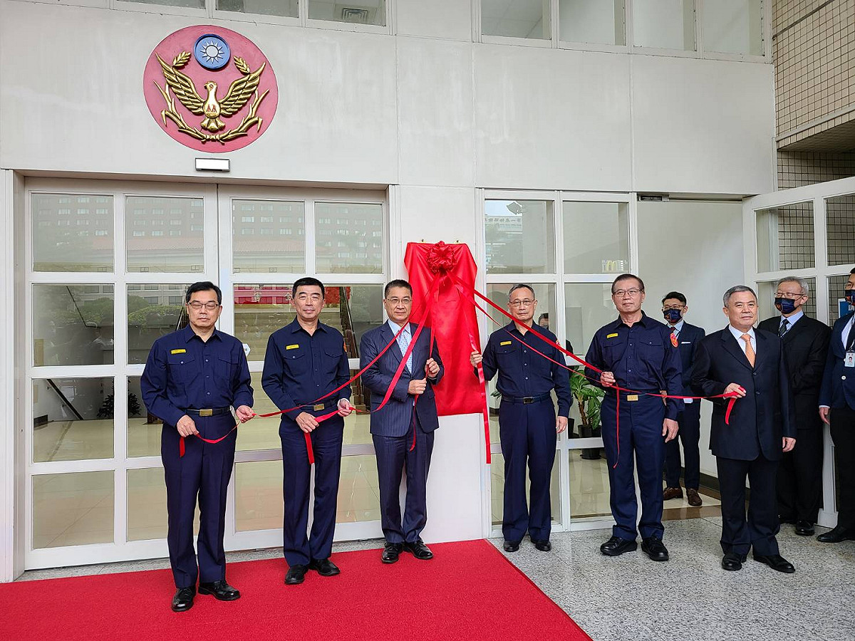 內政部警政署110年全國性公民投票治安維護工作聯合指揮所，今（26）日下午2時在警政署忠誠樓大門舉行揭牌儀式。 圖：內政部提供